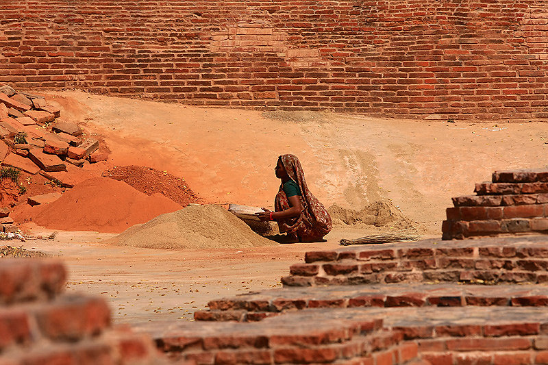 varanasi-sanath-bauarbeiterin.jpg