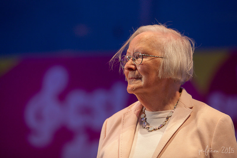Helga Emperger am Heldenplatz 8.5.2015
